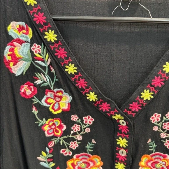 Black Short Sleeve Embellished Blouse with Floral Design - Picture 2 of 8